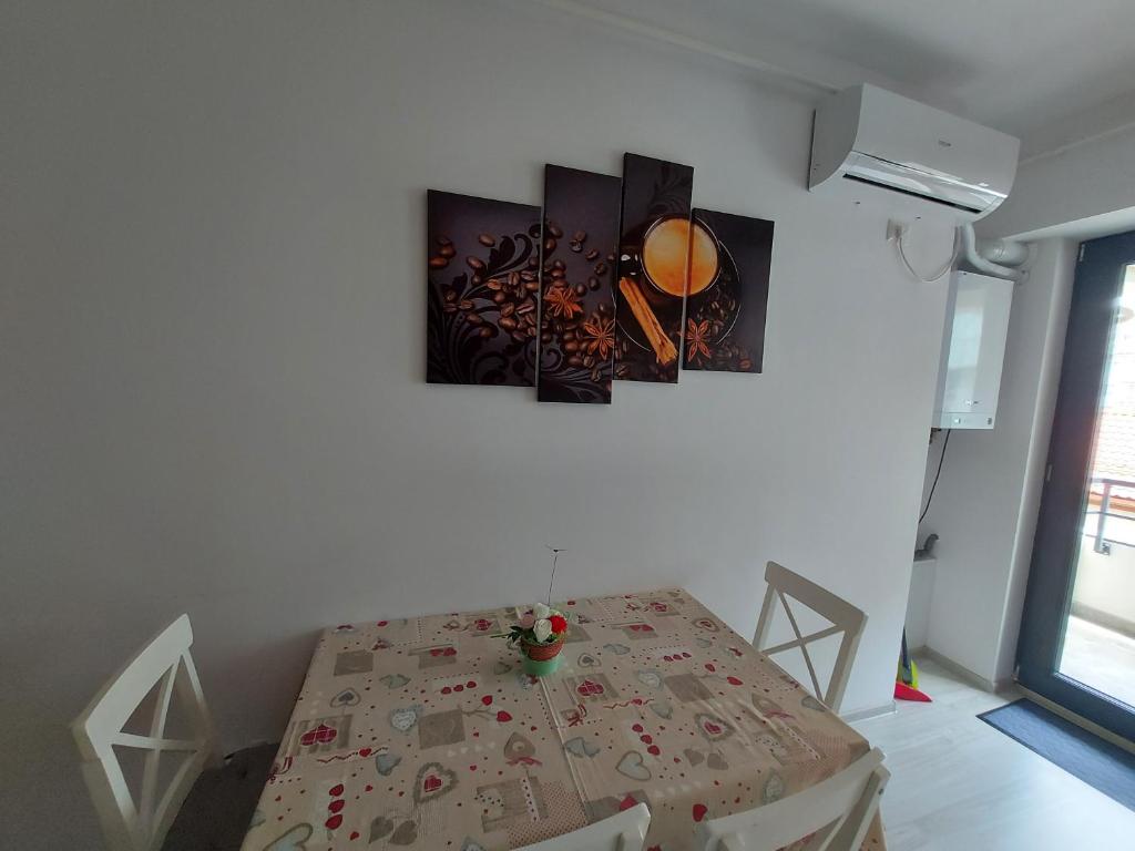 Topaz Central Apartment room 1