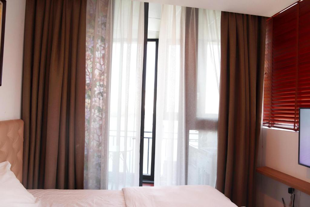 Ha Noi Truc Bach Lake View Studio room 2