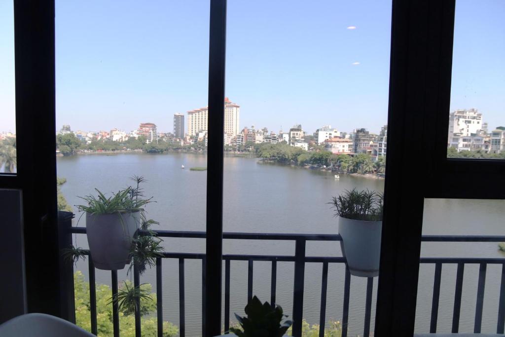 Ha Noi Truc Bach Lake View Studio room 3