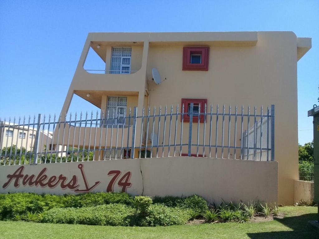 Uvongo Lucian Blue Flag Beach Apartment room 4