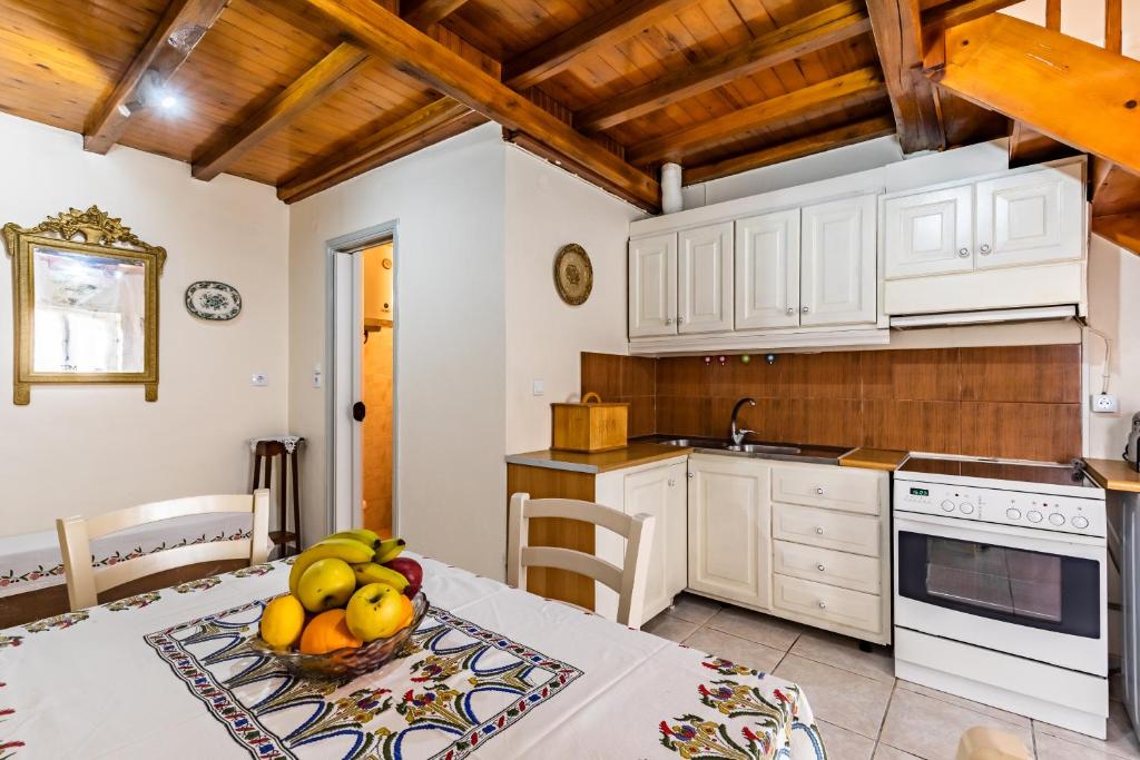 VASIA House room 5