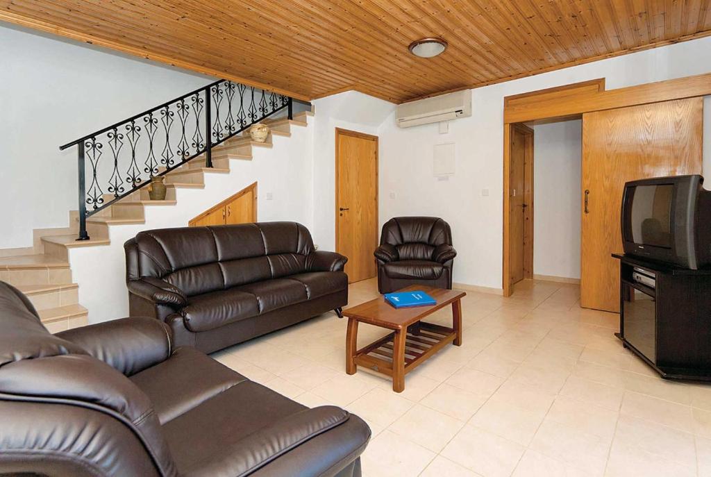 Villa Chrisandria room 2