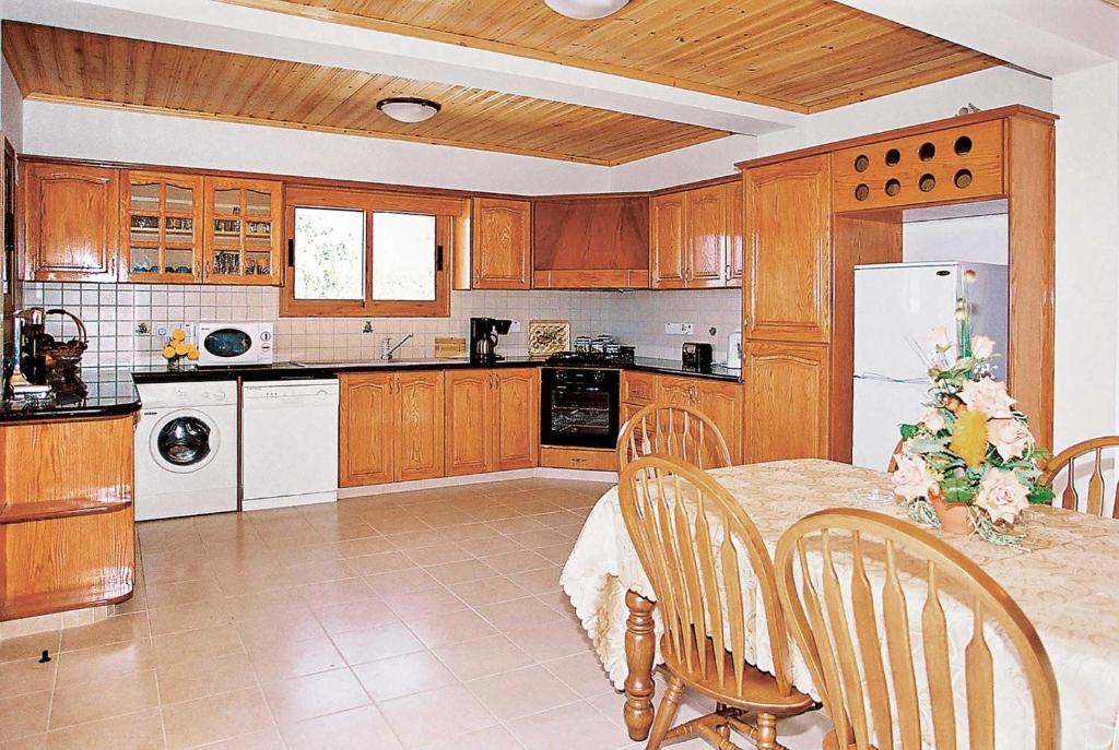 Villa Chrisandria room 3