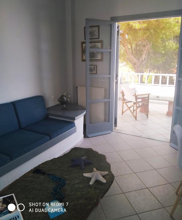 VILLA LAMBROS room 3