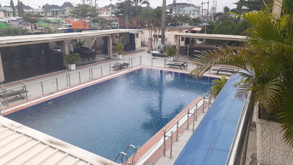 Villa Park Hotel and Suites room 4