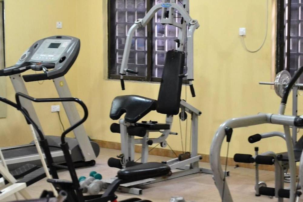 Villa Park Hotel and Suites room 6