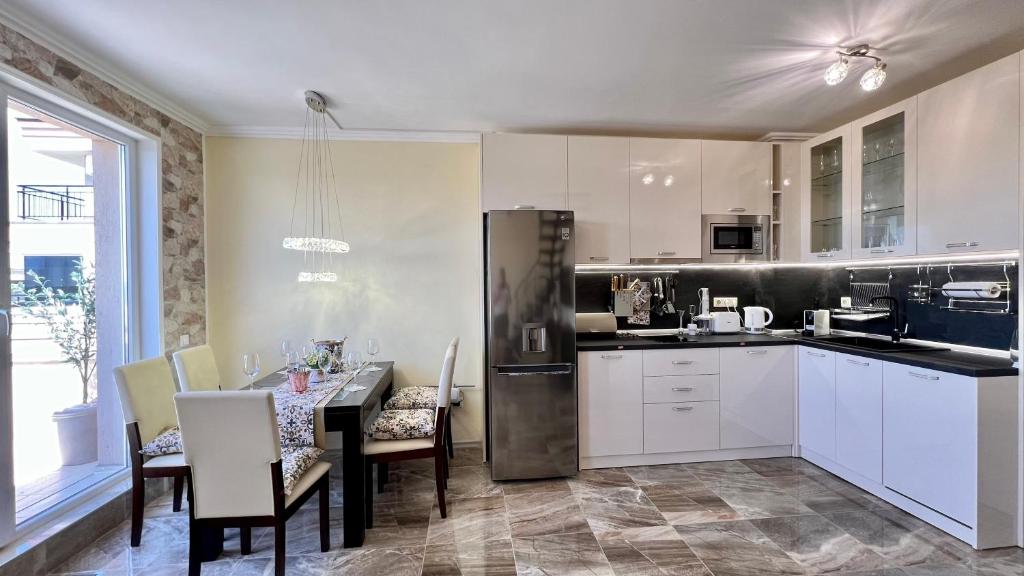 VIP Zone Apartments room 5