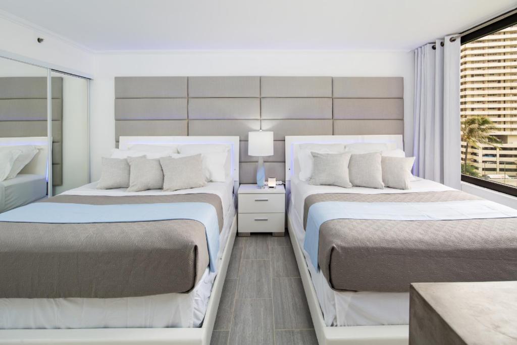 WAIKIKI BANYAN PARKING room 2