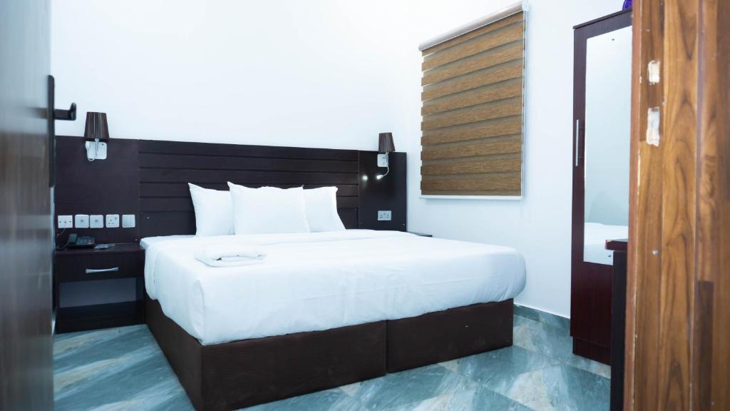 White Vill Hospitality and Homes II room 2