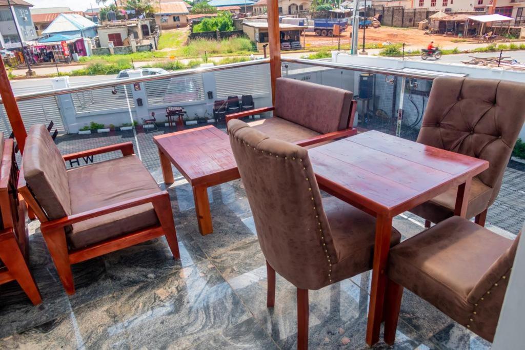 White Vill Hospitality and Homes II room 6