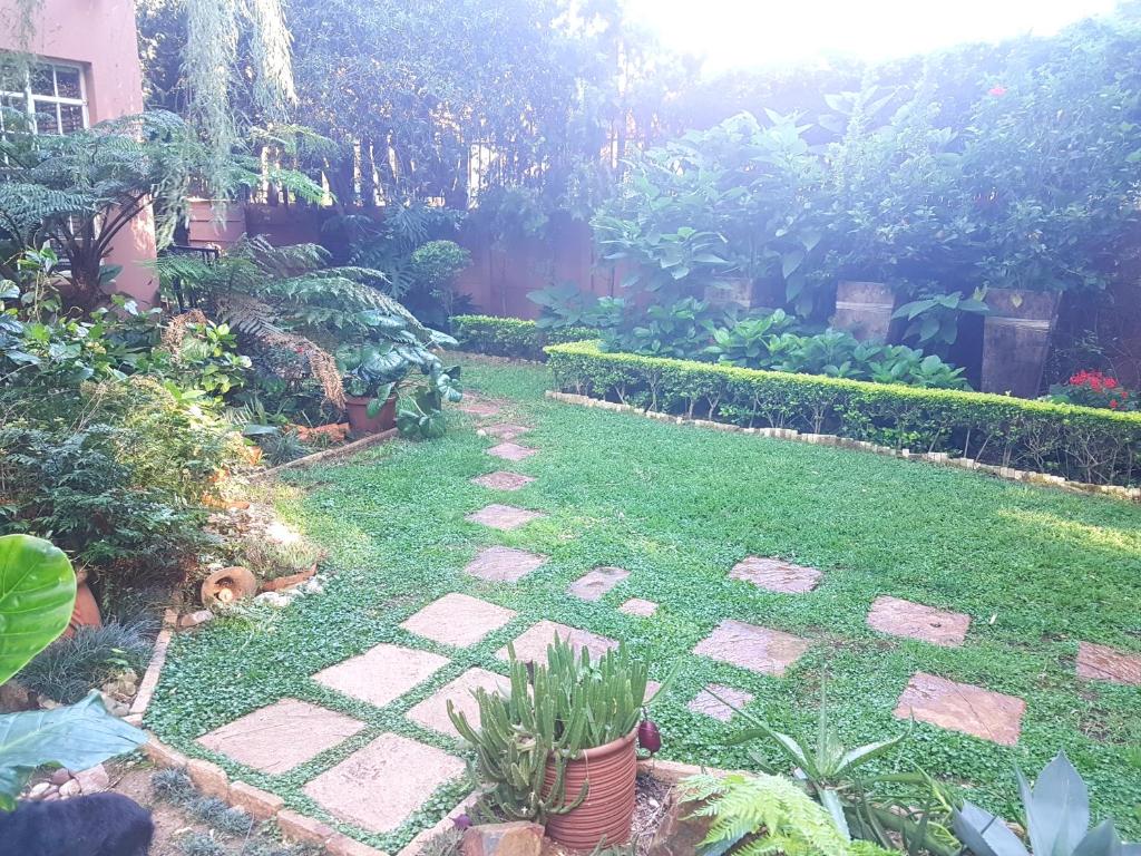 Willow Ellipsis room 6