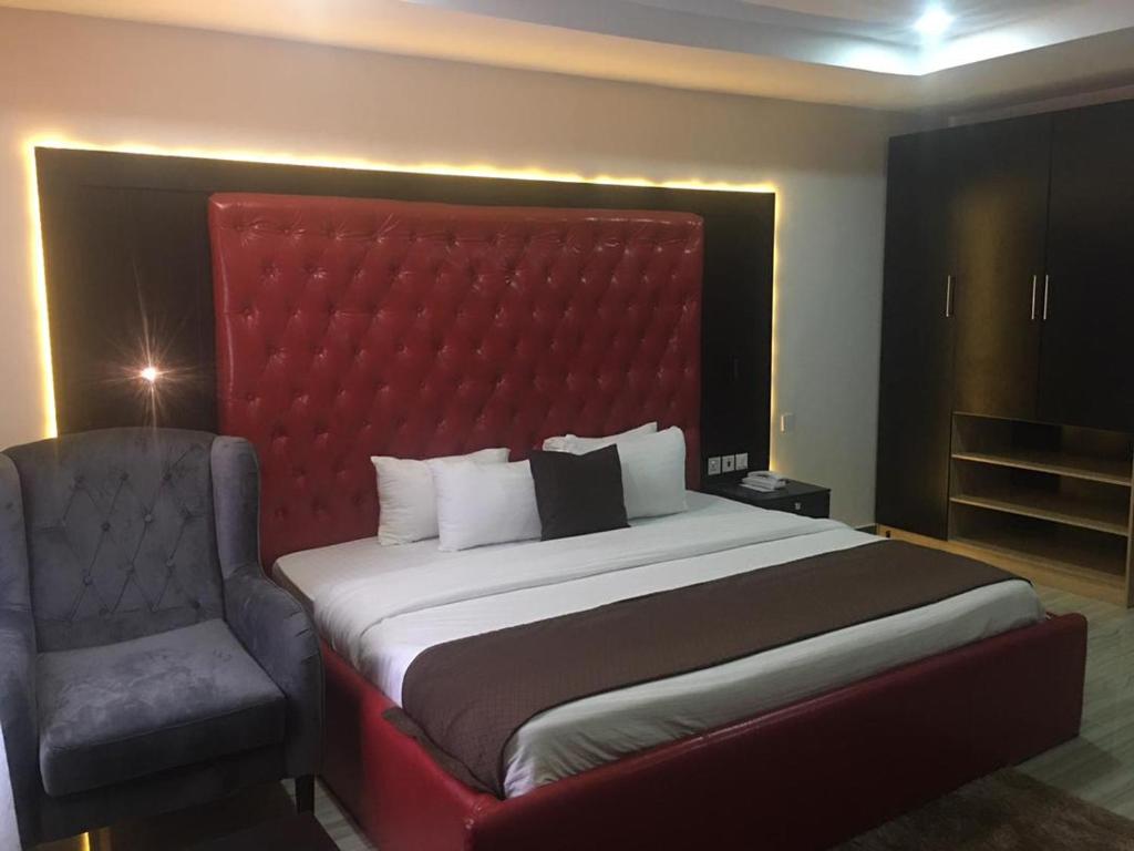 Wizy Hyatt Hotel room 3
