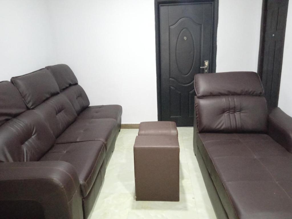 Wizy Hyatt Hotel room 4