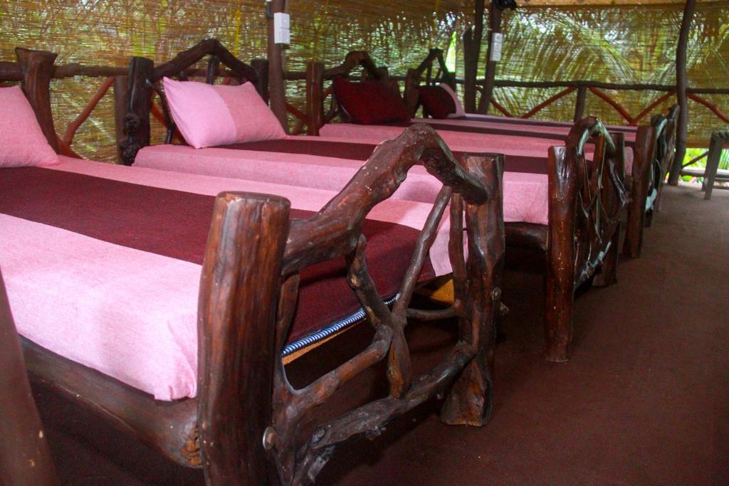 Yalaway Bungalows room 1