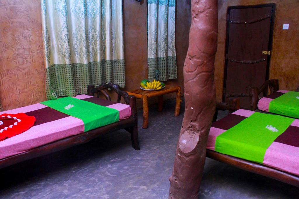 Yalaway Bungalows room 4