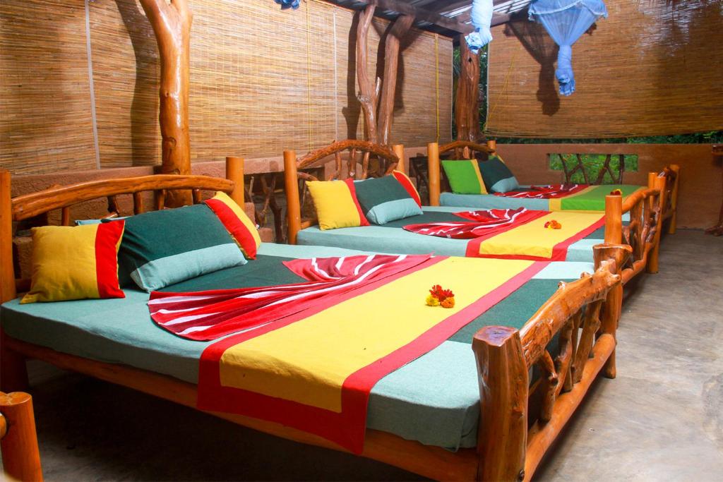 Yalaway Bungalows room 6