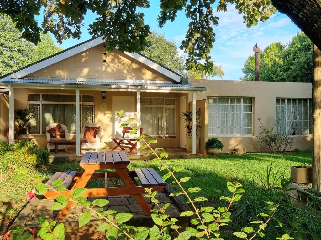 Yellowwood Cottage room 1